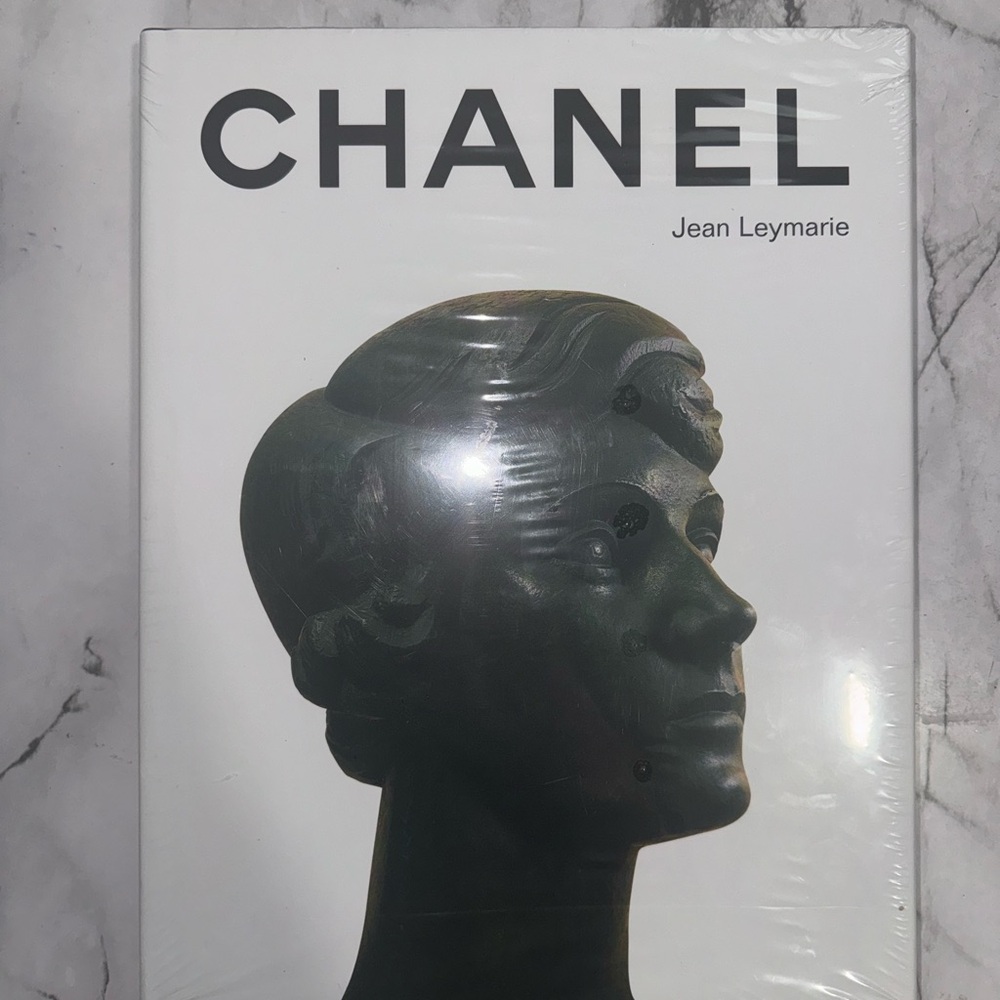 CHANEL OFFICIAL BOOK